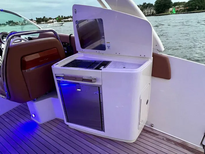  Yacht Photos Pics 2022 Chris-craft Launch 35 Gt - Image 24