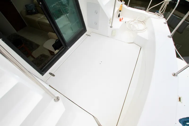 Smitten Yacht Photos Pics 2006 Harbor Master Coastal 400 boat deck with sliding glass door and railing.