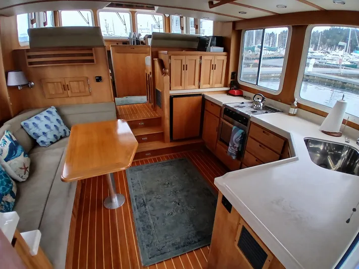 Hummingbird Yacht Photos Pics 