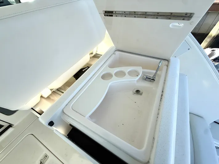 Sea Bully Yacht Photos Pics 