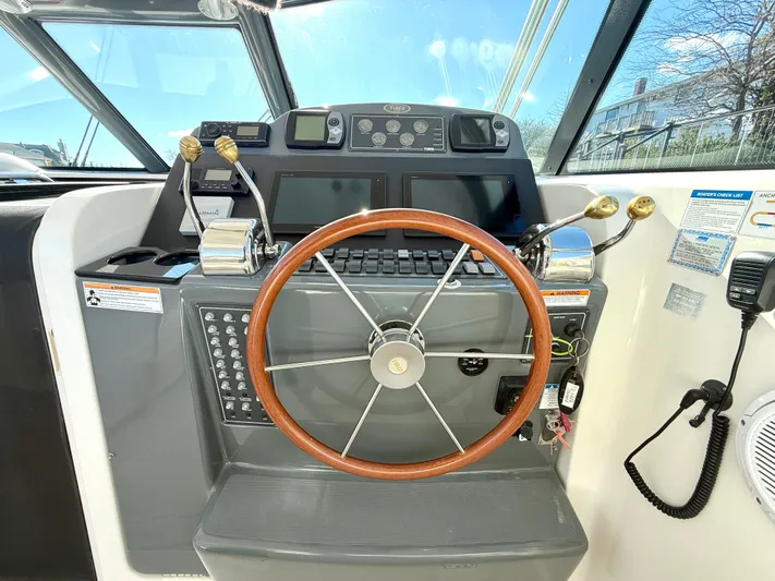 Sea Bully Yacht Photos Pics 