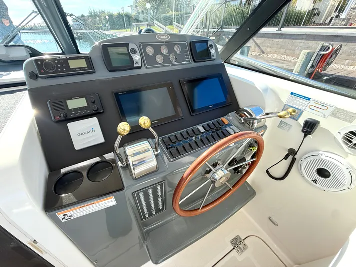 Sea Bully Yacht Photos Pics 