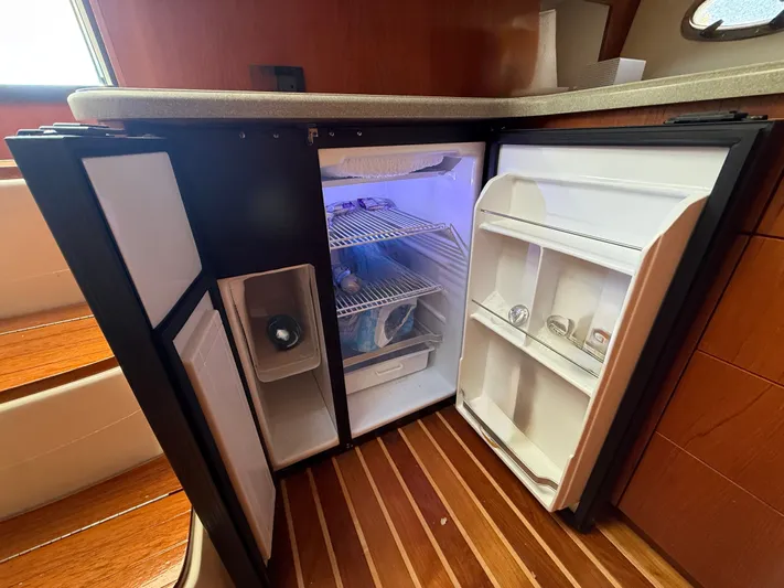 Sea Bully Yacht Photos Pics 