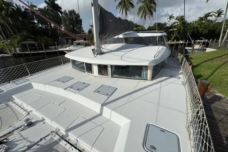 Willow Yacht Photos Pics 2008 Lagoon 420 catamaran docked, featuring spacious deck and lush tropical surroundings.