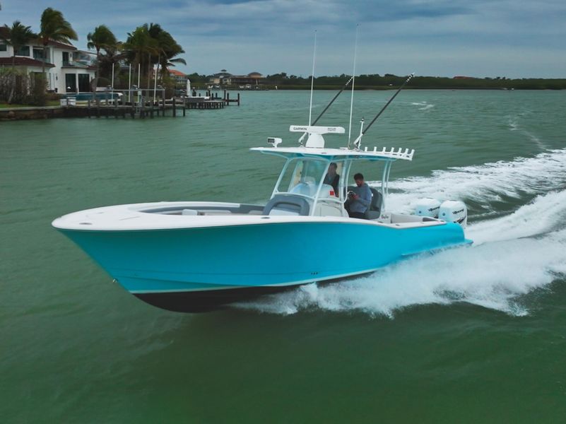2018 Mag Bay 33 Center Console