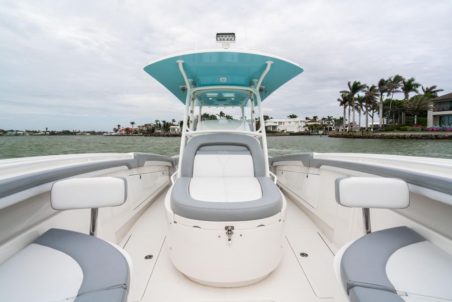 2018 Mag Bay 33 Center Console