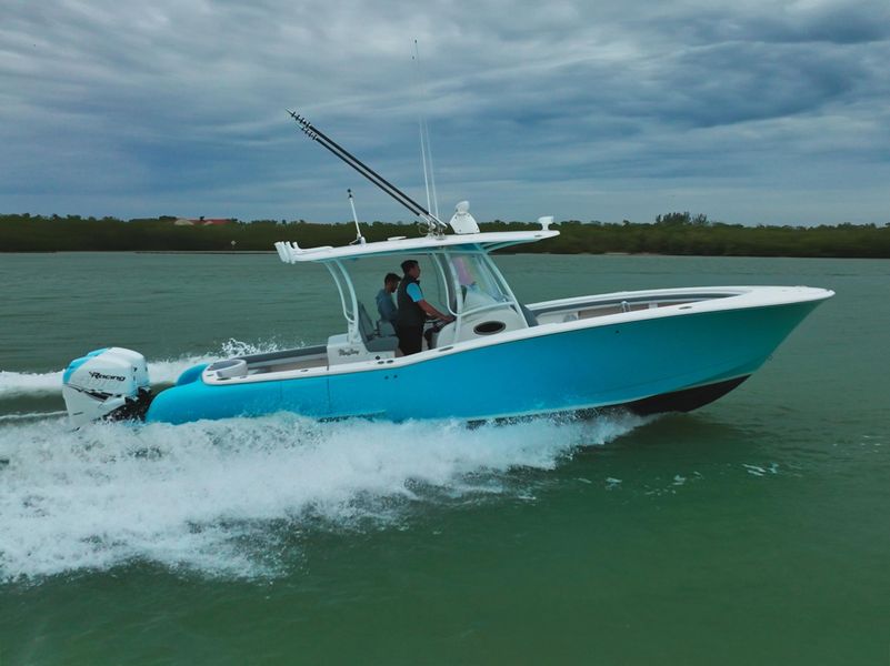 2018 Mag Bay 33 Center Console