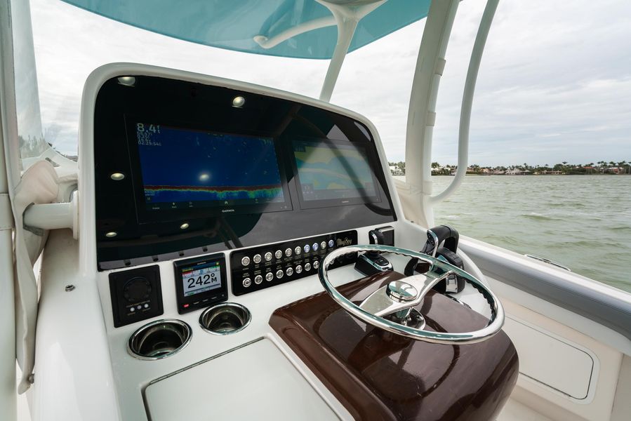 2018 Mag Bay 33 Center Console