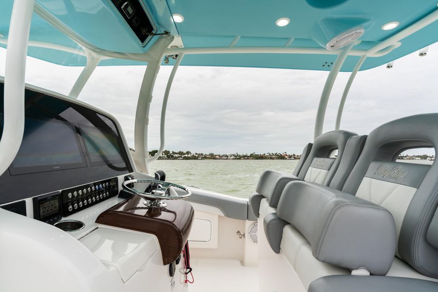 2018 Mag Bay 33 Center Console