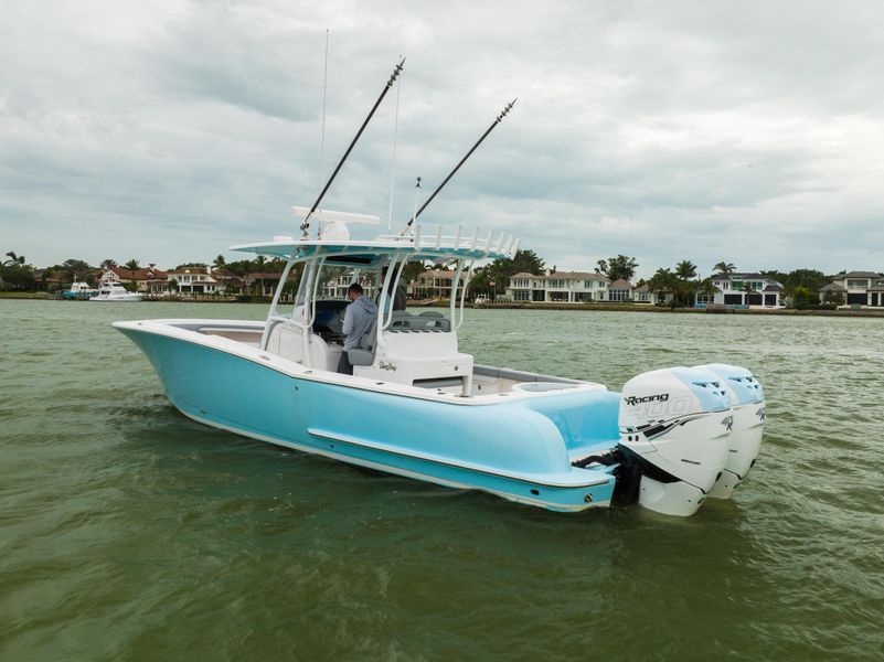 2018 Mag Bay 33 Center Console