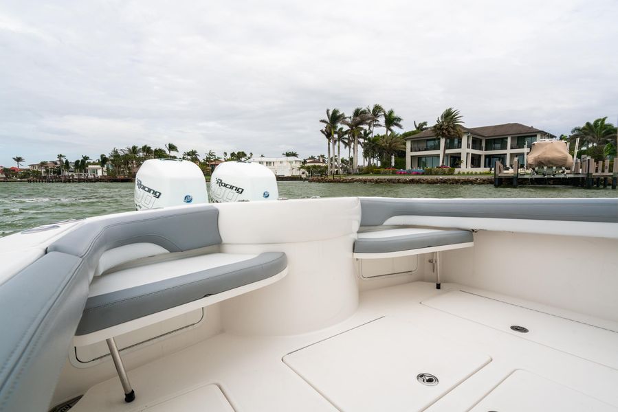 2018 Mag Bay 33 Center Console