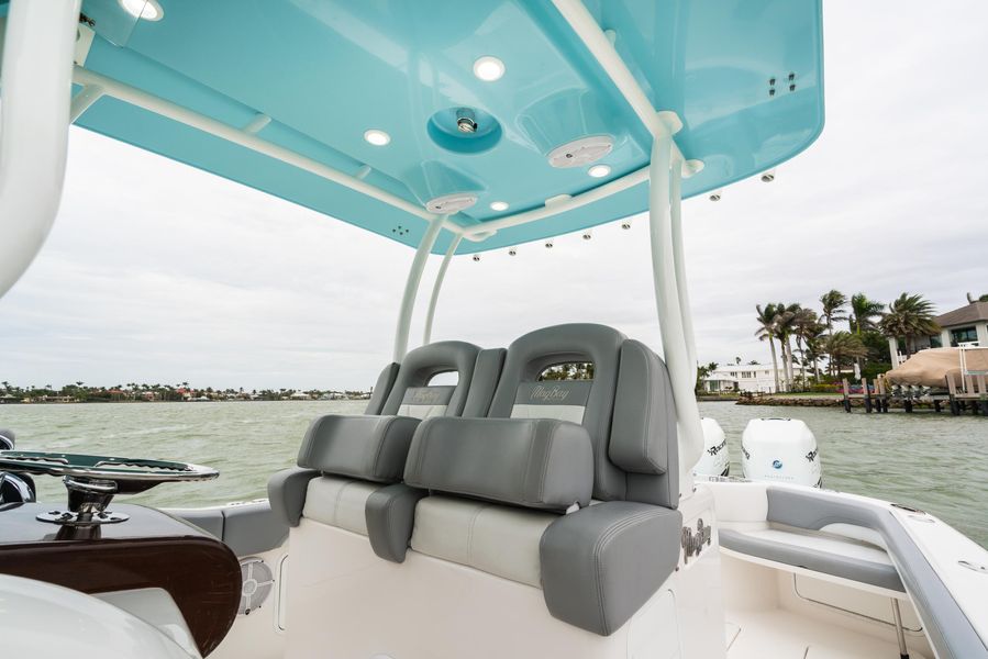 2018 Mag Bay 33 Center Console