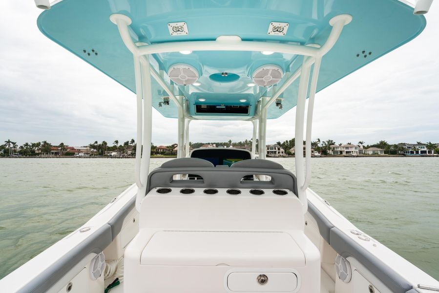 2018 Mag Bay 33 Center Console