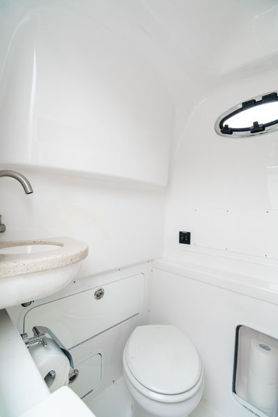 2018 Mag Bay 33 Center Console