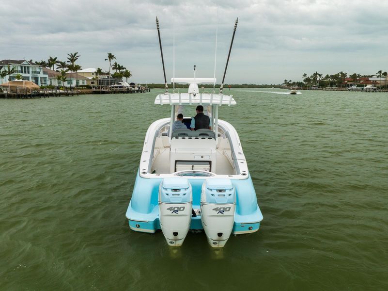 2018 Mag Bay 33 Center Console