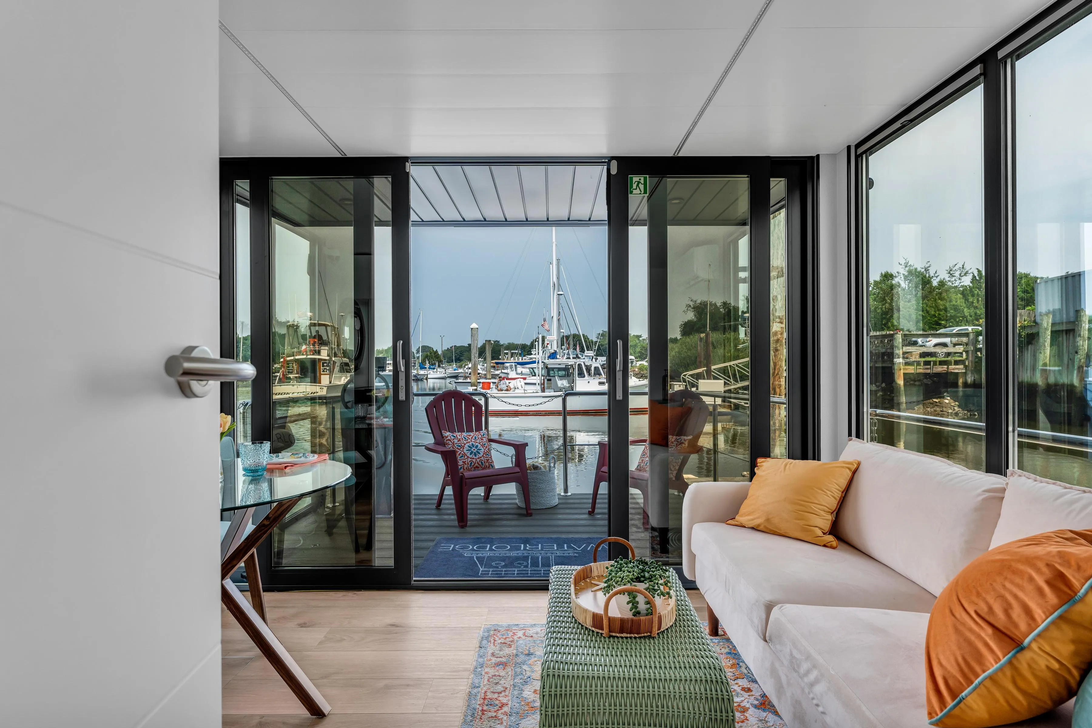 Modern Waterlodge Apart M 2024 interior with marina view, featuring cozy seating and elegant decor.