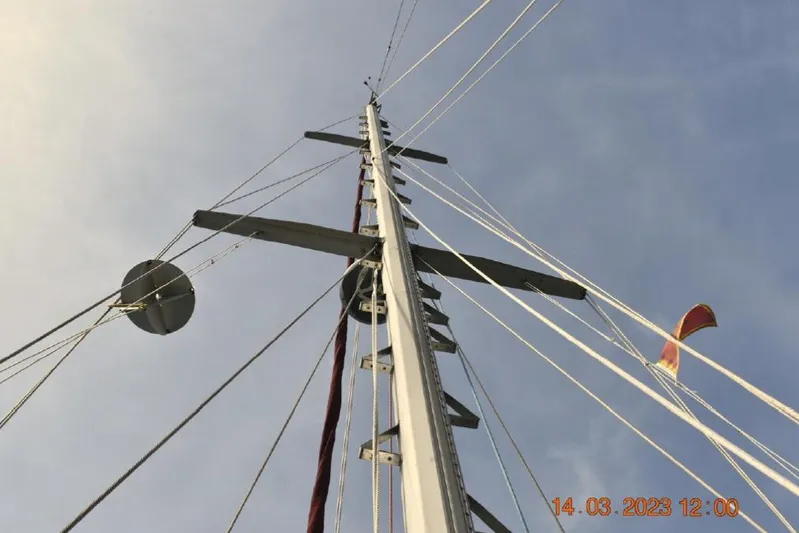 Talaria Yacht Photos Pics Mast of 1988 Tayana Vancouver 42 sailboat against a clear sky.