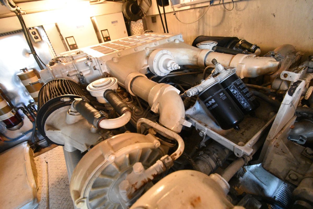 2001 Ocean Yachts 52 