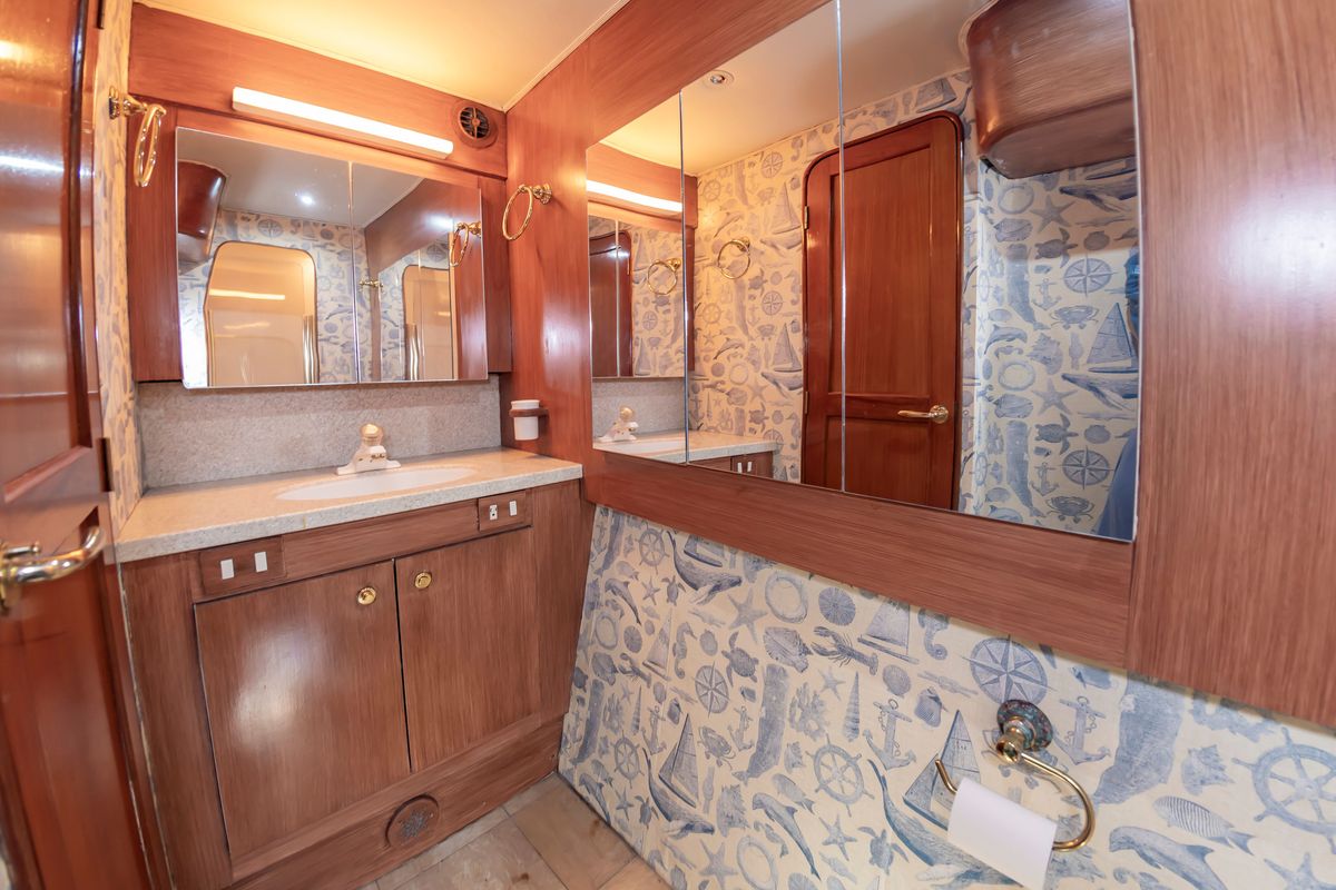 2001 Ocean Yachts 52 