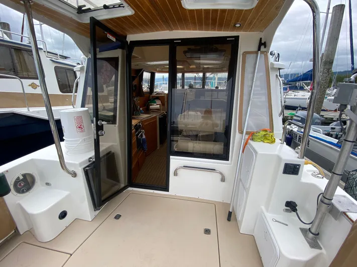 Sal-taire Yacht Photos Pics 2016 Ranger Tugs R-29S boat interior with open door, docked at marina.