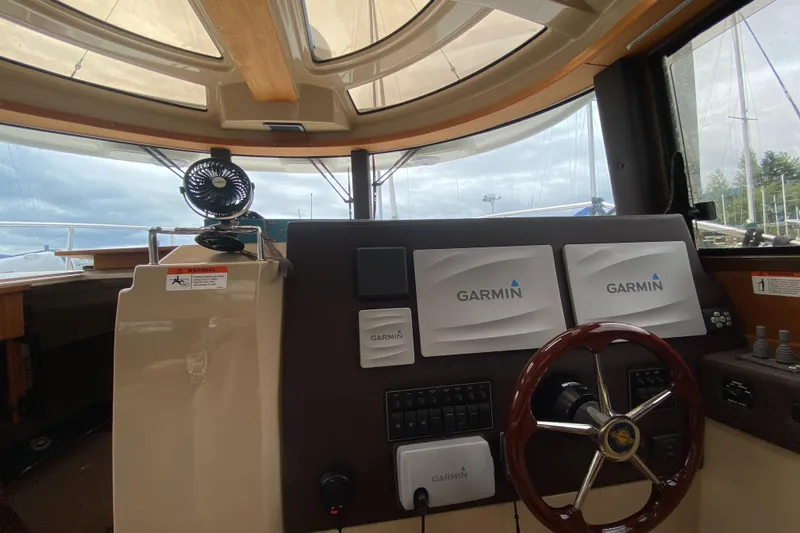Sal-taire Yacht Photos Pics 2016 Ranger Tugs R-29S helm with Garmin navigation displays and wooden steering wheel.