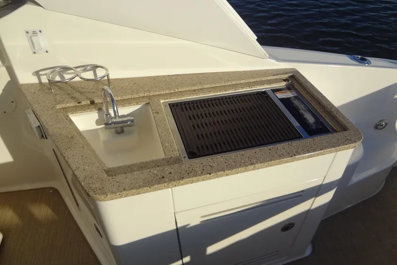 Rancho Del Lago Yacht Photos Pics Outdoor kitchenette on 2017 Sea Ray Sundancer 350 yacht with sink and grill.