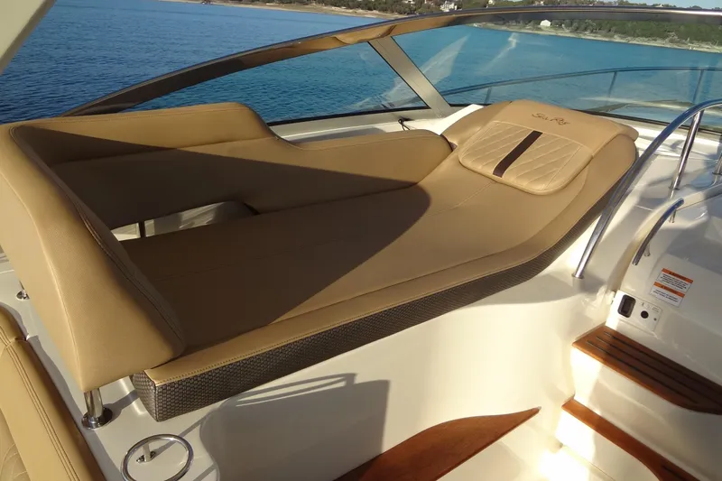 Rancho Del Lago Yacht Photos Pics Luxurious seating on 2017 Sea Ray Sundancer 350 yacht with ocean view.