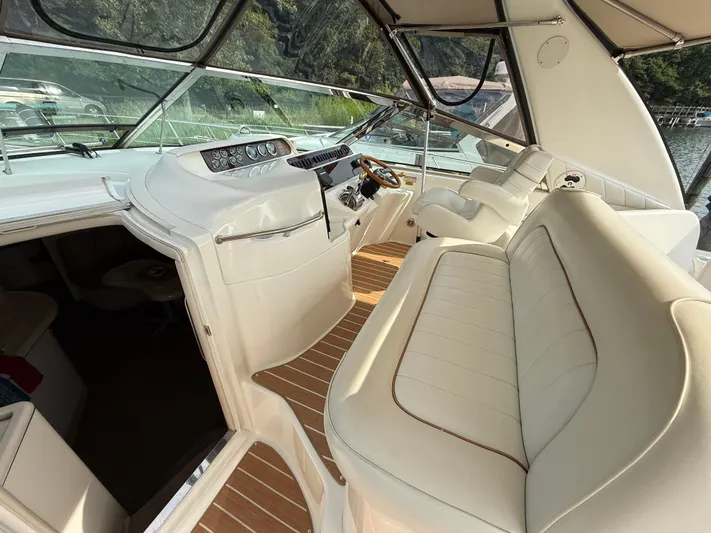 Seascape Yacht Photos Pics 1998 Sea Ray 400 Sundancer yacht interior with white seating and wooden flooring.