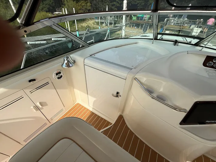 Seascape Yacht Photos Pics 1998 Sea Ray 400 Sundancer cockpit with wood flooring and control panel.