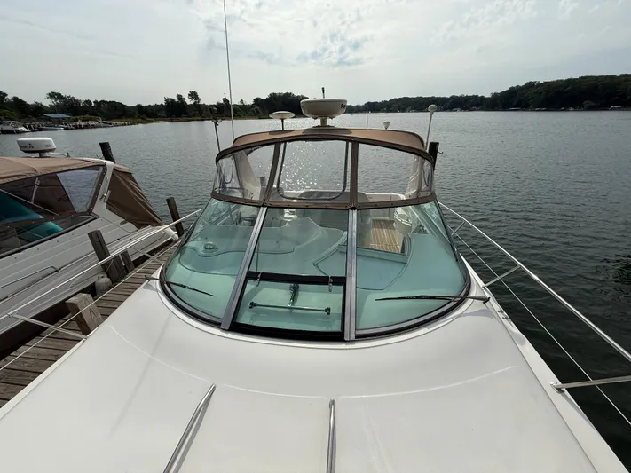 Seascape Yacht Photos Pics 1998 Sea Ray 400 Sundancer yacht docked on a serene lake.