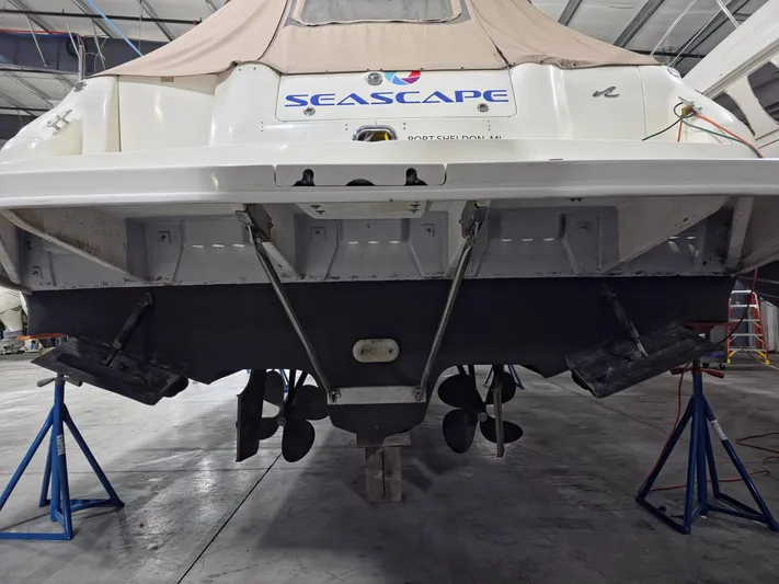 Seascape Yacht Photos Pics 1998 Sea Ray 400 Sundancer boat on stands in a warehouse, rear view.