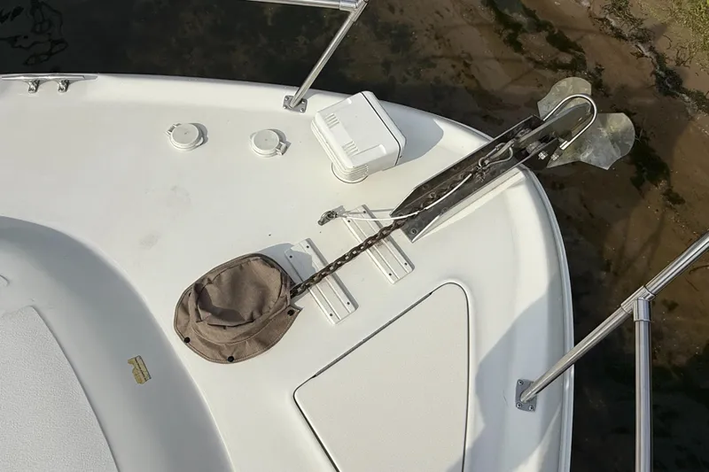 Seascape Yacht Photos Pics Bow of 1998 Sea Ray 400 Sundancer with anchor and deck details.