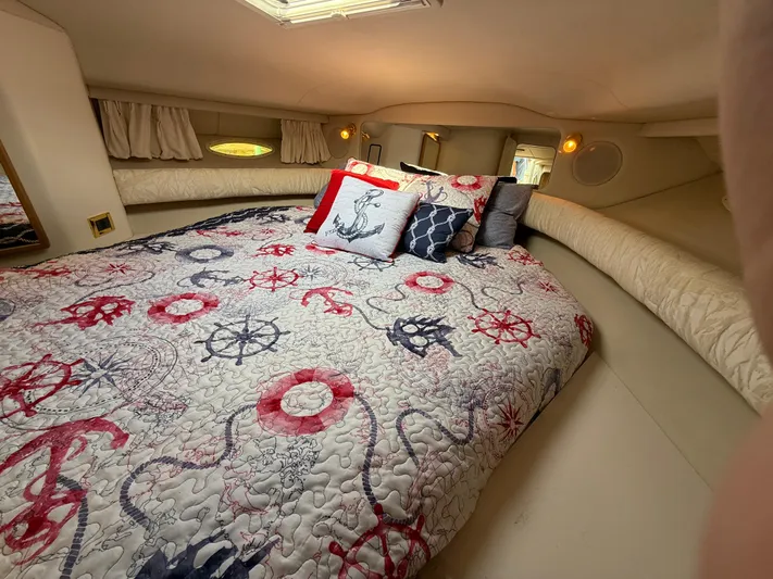 Seascape Yacht Photos Pics Cozy cabin interior of 1998 Sea Ray 400 Sundancer with nautical-themed bedding.