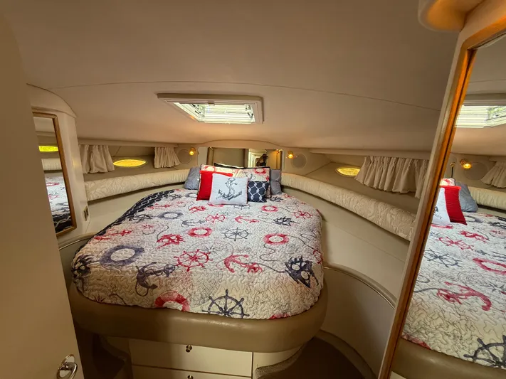 Seascape Yacht Photos Pics 1998 Sea Ray 400 Sundancer cabin with nautical-themed bedding and cozy interior.