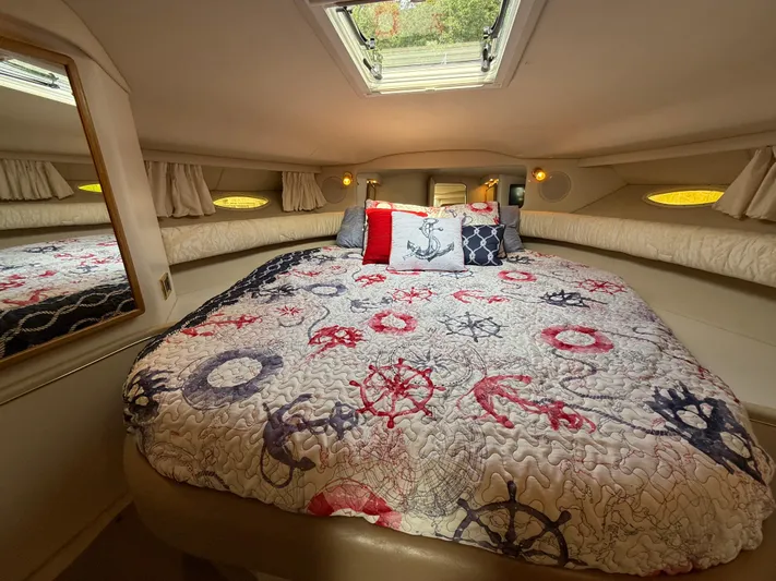 Seascape Yacht Photos Pics Cozy cabin interior of 1998 Sea Ray 400 Sundancer with nautical-themed bedding.