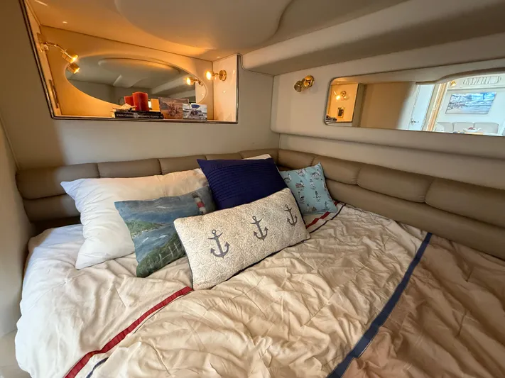 Seascape Yacht Photos Pics Cozy cabin interior of 1998 Sea Ray 400 Sundancer with nautical-themed pillows.