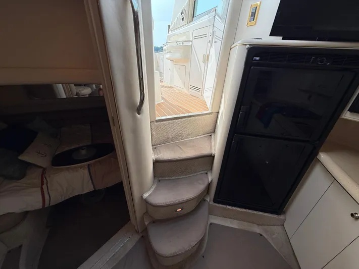 Seascape Yacht Photos Pics Interior view of 1998 Sea Ray 400 Sundancer yacht, featuring stairs and cabin area.