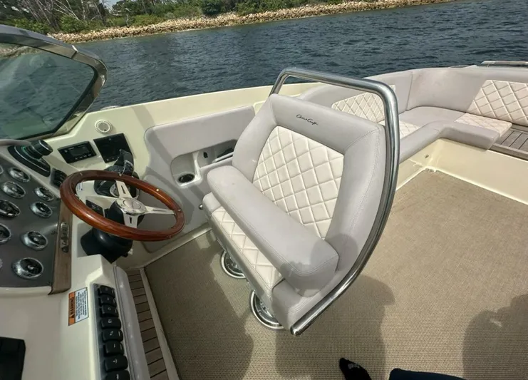  Yacht Photos Pics 2019 Chris-craft Launch 30 - Image 13