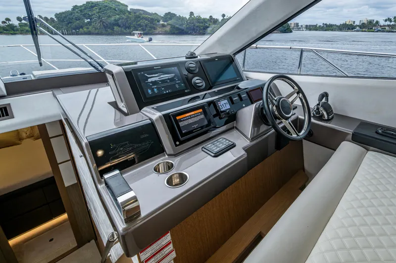 Sunshine Yacht Photos Pics Cockpit of 2020 Galeon 550 Fly yacht with modern navigation systems.