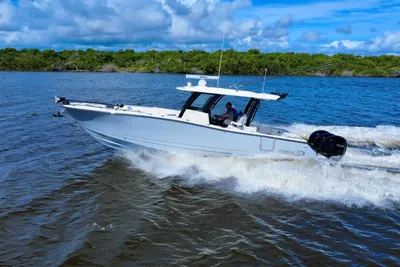 Robalo R360 Center Console