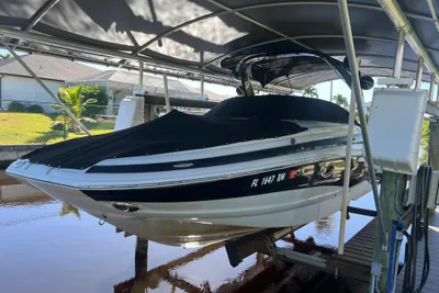 Crownline E26 XS