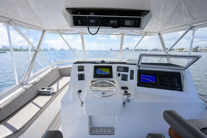 Alli-gator Yacht Photos Pics Helm of 2000 Viking 50 Convertible yacht with navigation equipment and ocean view.