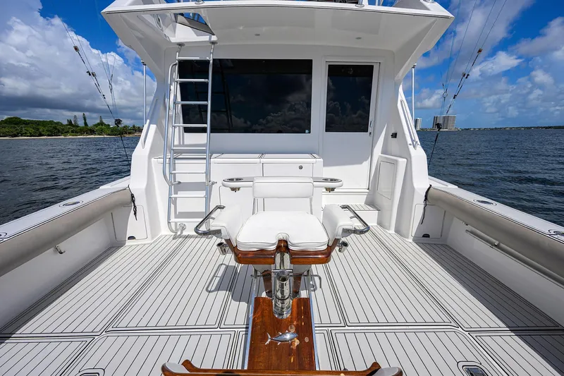 Alli-gator Yacht Photos Pics Viking 50 Convertible 2000 yacht deck with fishing chair, ocean view, and clear sky.