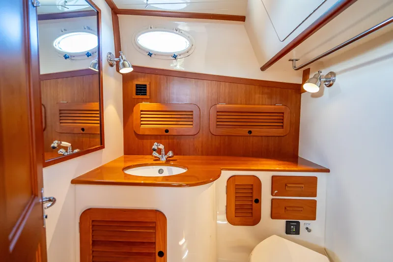 Gracious Yacht Photos Pics Luxurious wooden interior of 2018 Hinckley Picnic Boat 37 MKIII bathroom.