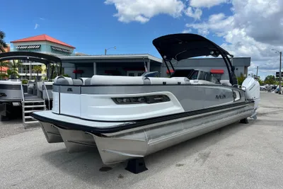 Avalon 2785 Excalibur LTD, Windshield Quad Lounger, Twin Mercury 400hp V-10 Joystic