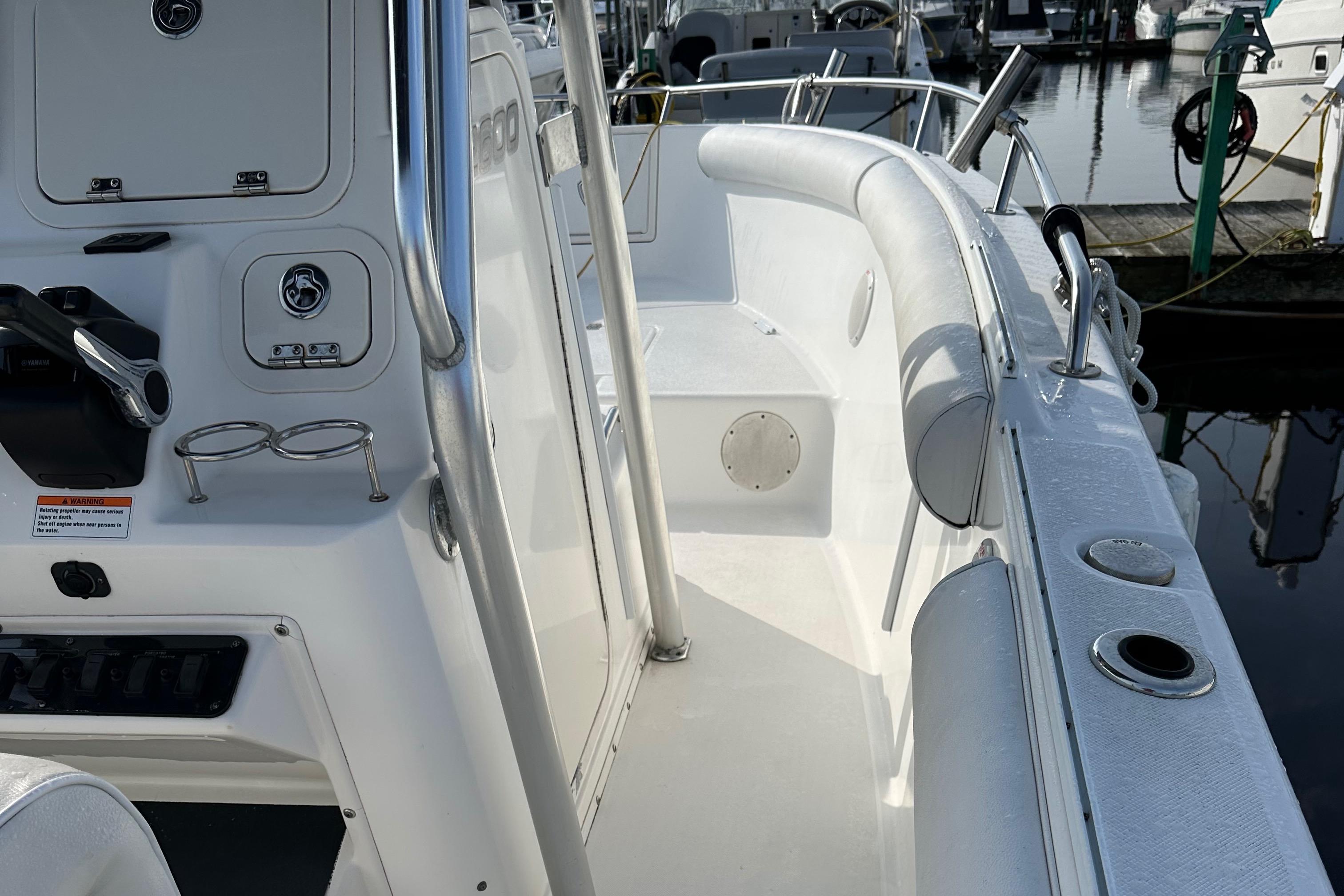 2600 CENTER CONSOLE, Power Fishing Boats