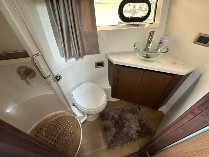 Shakin Bacon Yacht Photos Pics 