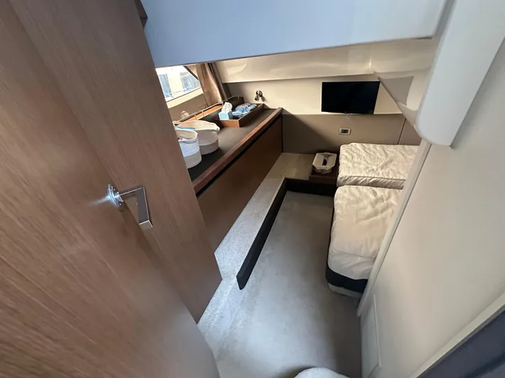 Shakin Bacon Yacht Photos Pics 