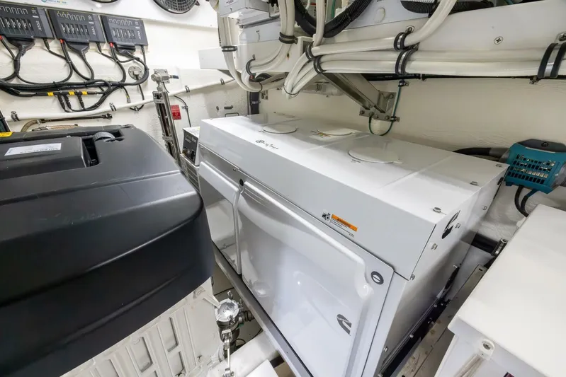 Zero Gravity Yacht Photos Pics 2020 Riviera 575 Suv - Image 52