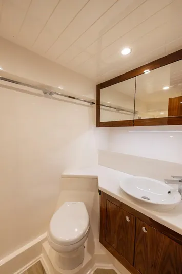 Zero Gravity Yacht Photos Pics 2020 Riviera 575 Suv - Image 30